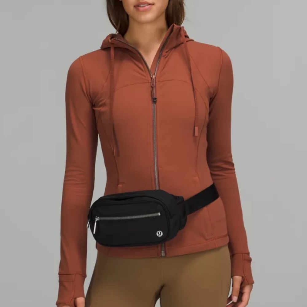 Lululemon Wunderlust Belt Bag - Picture 2 of 8